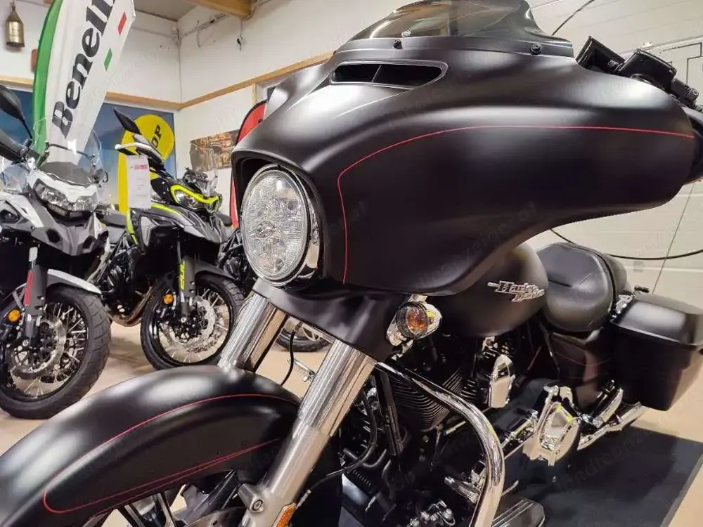HARLEY DAVIDSON Streetglide Model 16 HARLEY DAVIDSON Streetglide Model 16