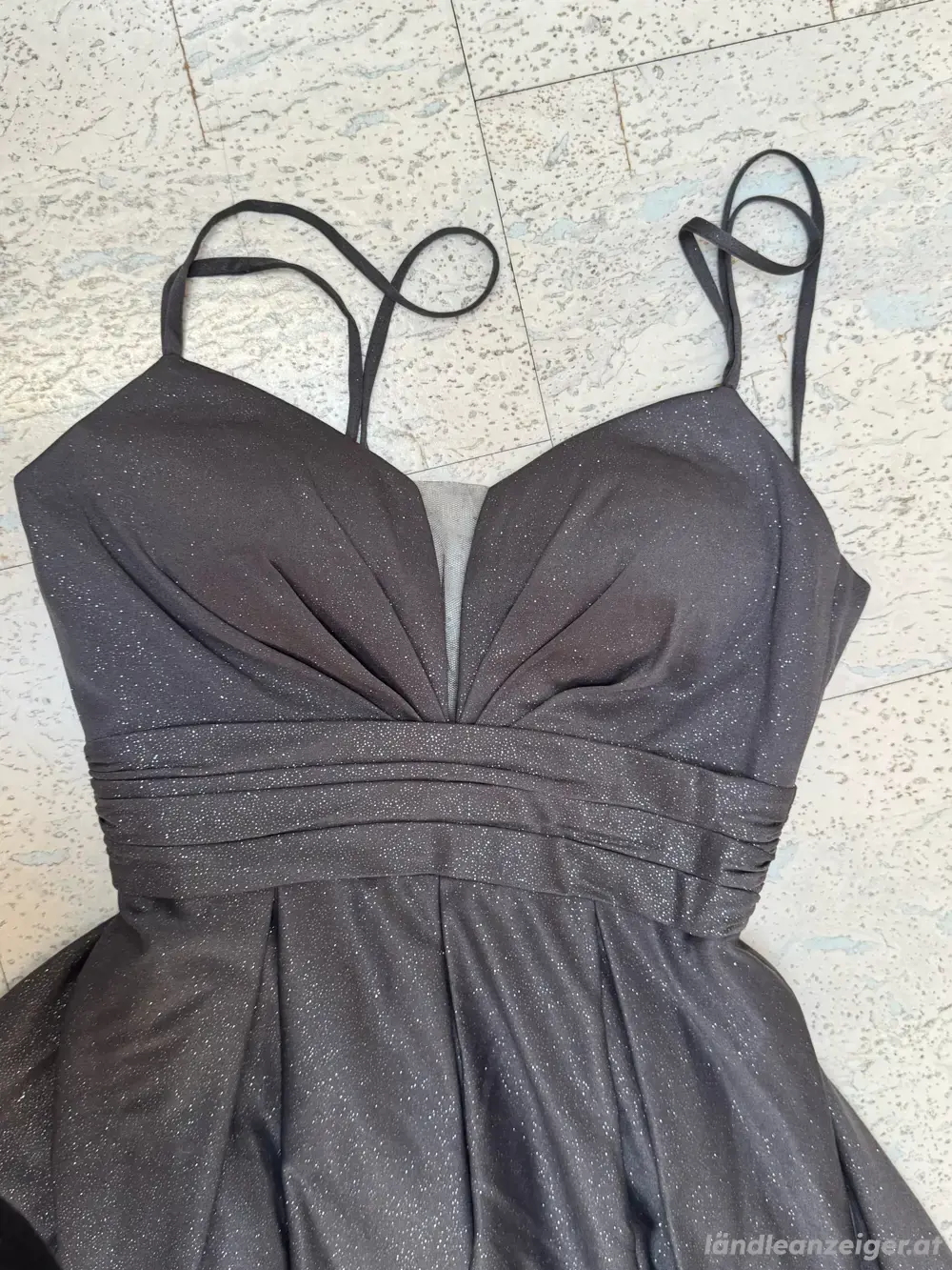 Ballkleid mit Glitzer Ballkleid mit Glitzer