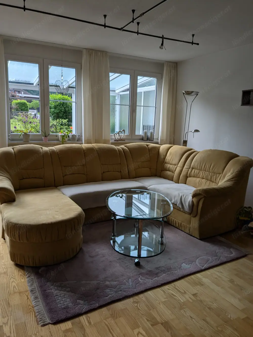 Couch und Couchtisch Couch und Couchtisch