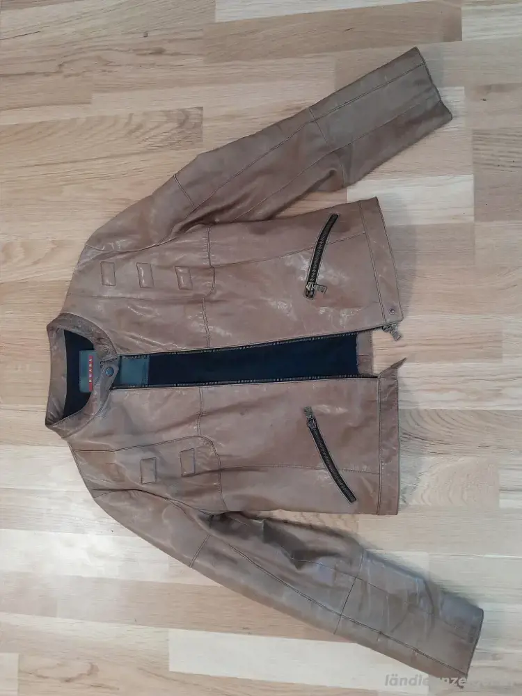 Jacke aus 100% Leather Jacke aus 100% Leather
