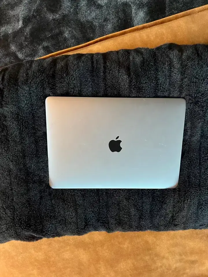 MacBook Pro 13 | 2017 | 500GB SSD | 16GB RAM | i7 | Gebraucht MacBook Pro 13 | 2017 | 500GB SSD | 16GB RAM | i7 | Gebraucht