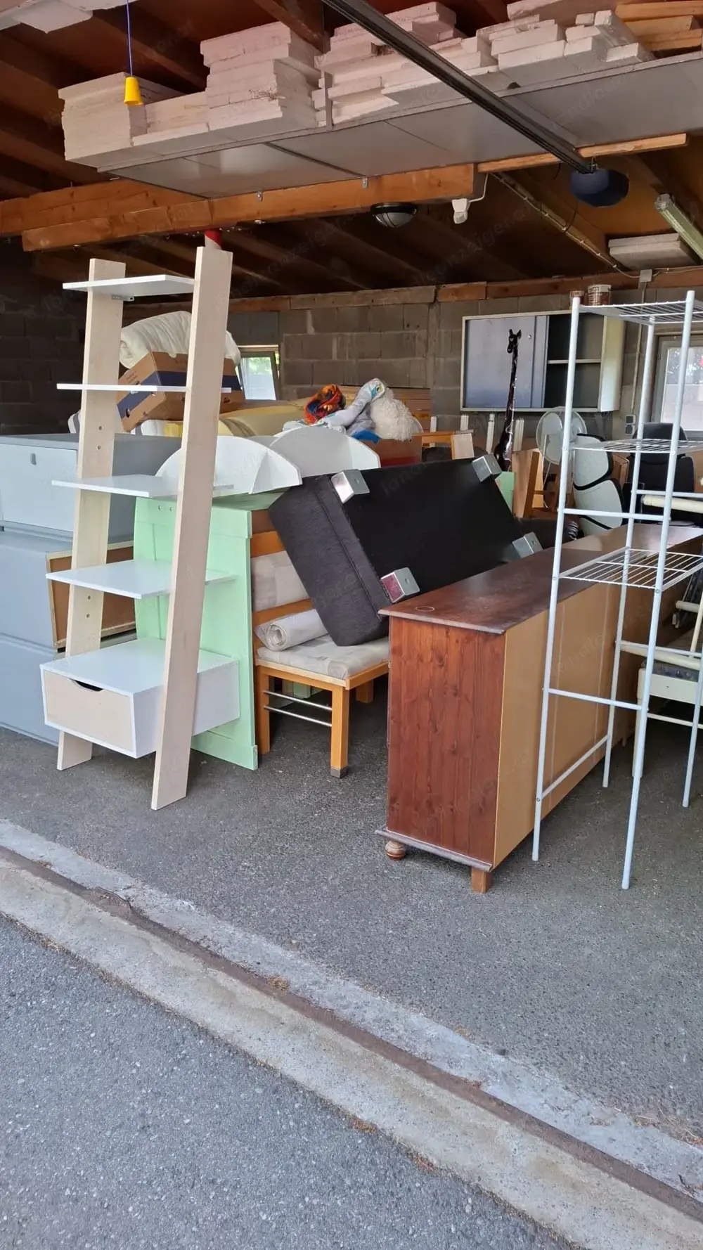 Heute Freitag 13.06.2025 und Morgen 14.06.2025 Flohmarkt und Garagenverkauf in der Schweizerstrasse