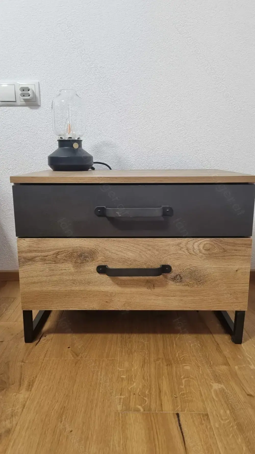2 Nachttische | Holz mit Metall 2 Nachttische | Holz mit Metall