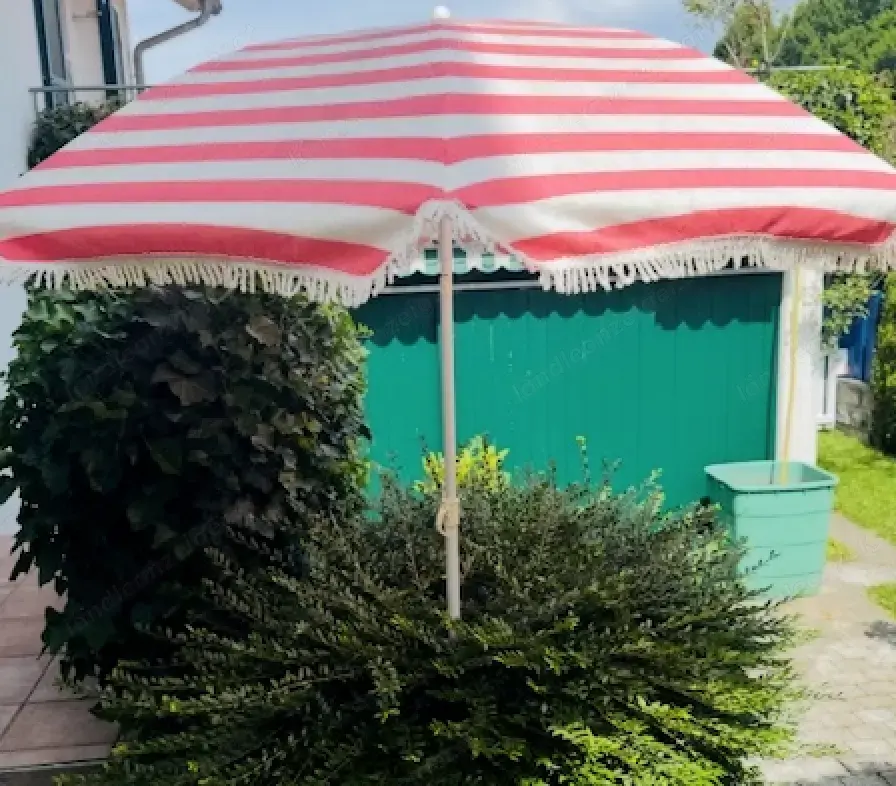 Sonnenschirm rot weiss Sonnenschirm rot weiss