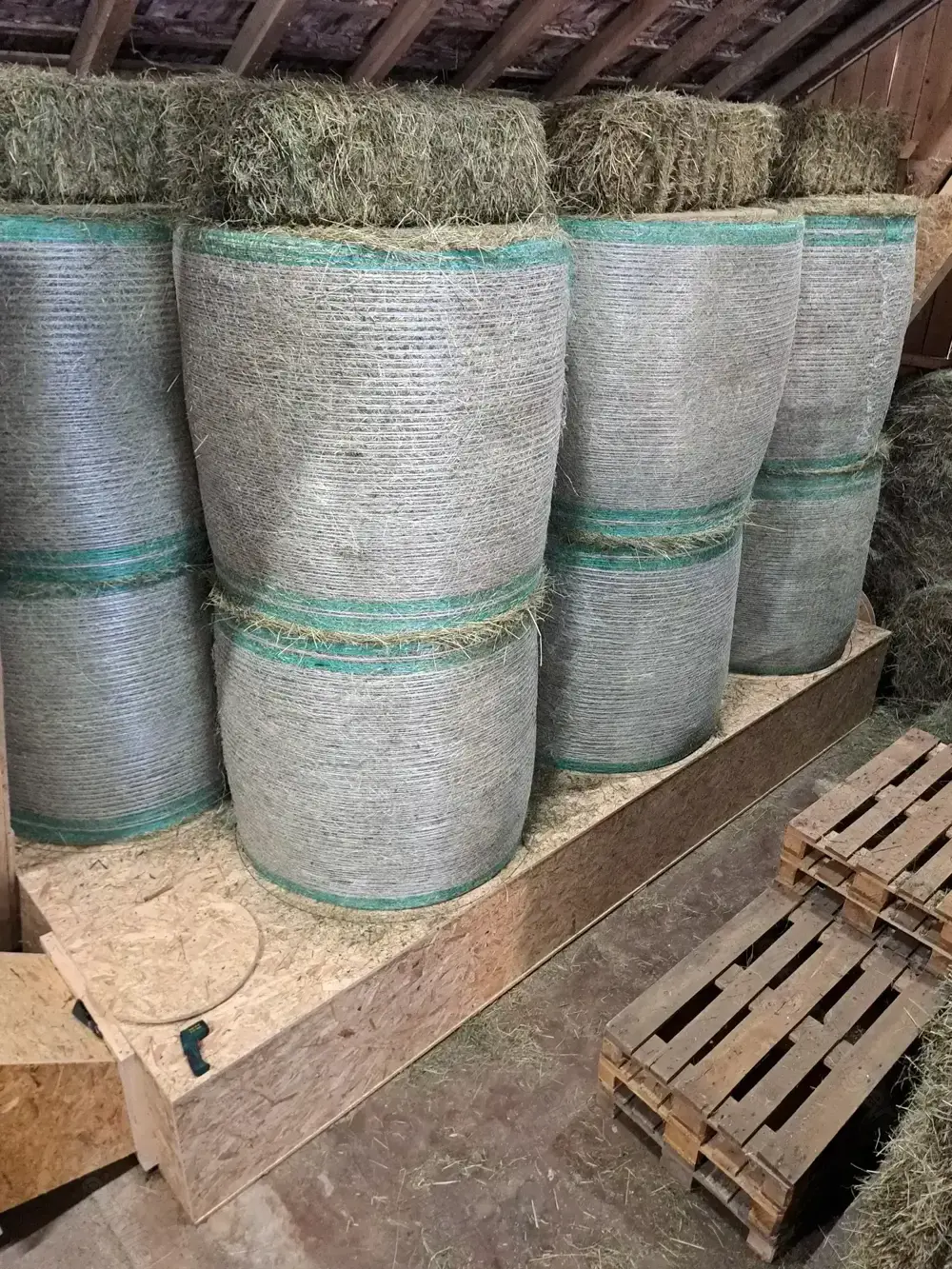 Heuballen 1. Schnitt 2025 Heuballen 1. Schnitt 2025