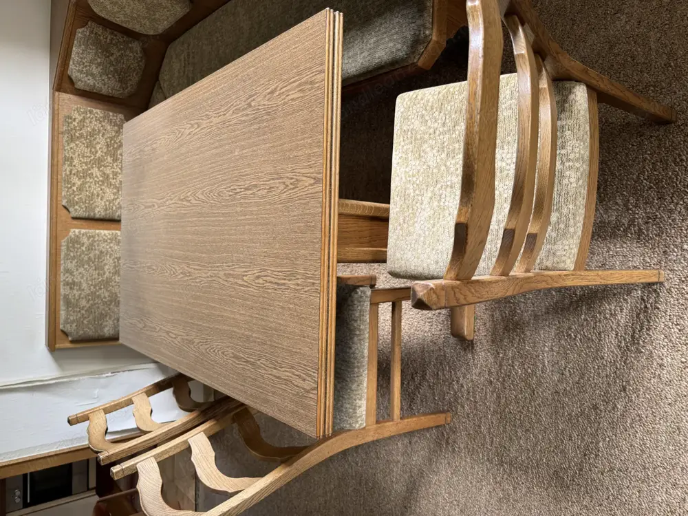 Esstisch aus Holz