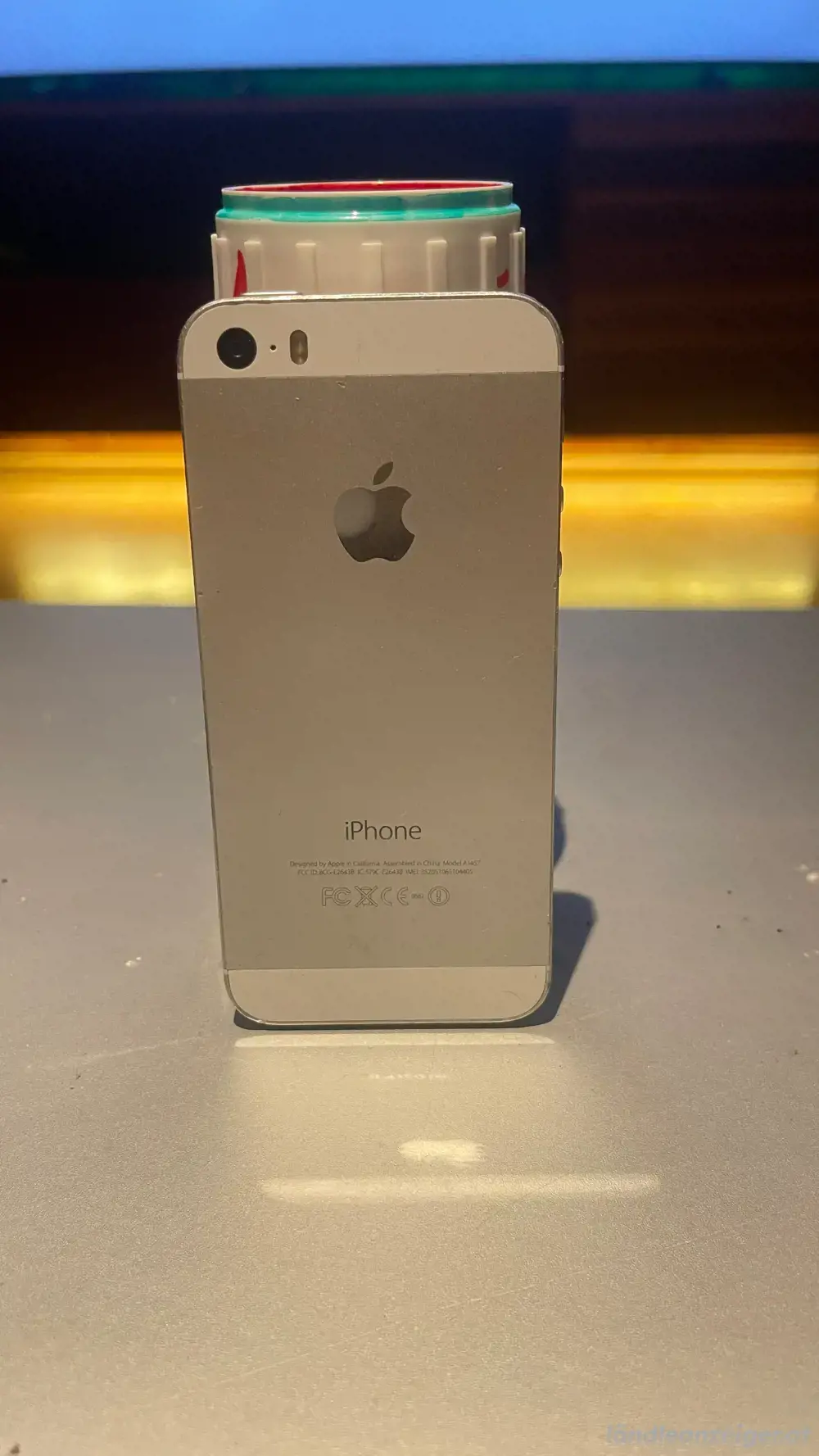 iPhone Smatphone in Weiß hinntem Grau Weiß iPhone Smatphone in Weiß hinntem Grau Weiß