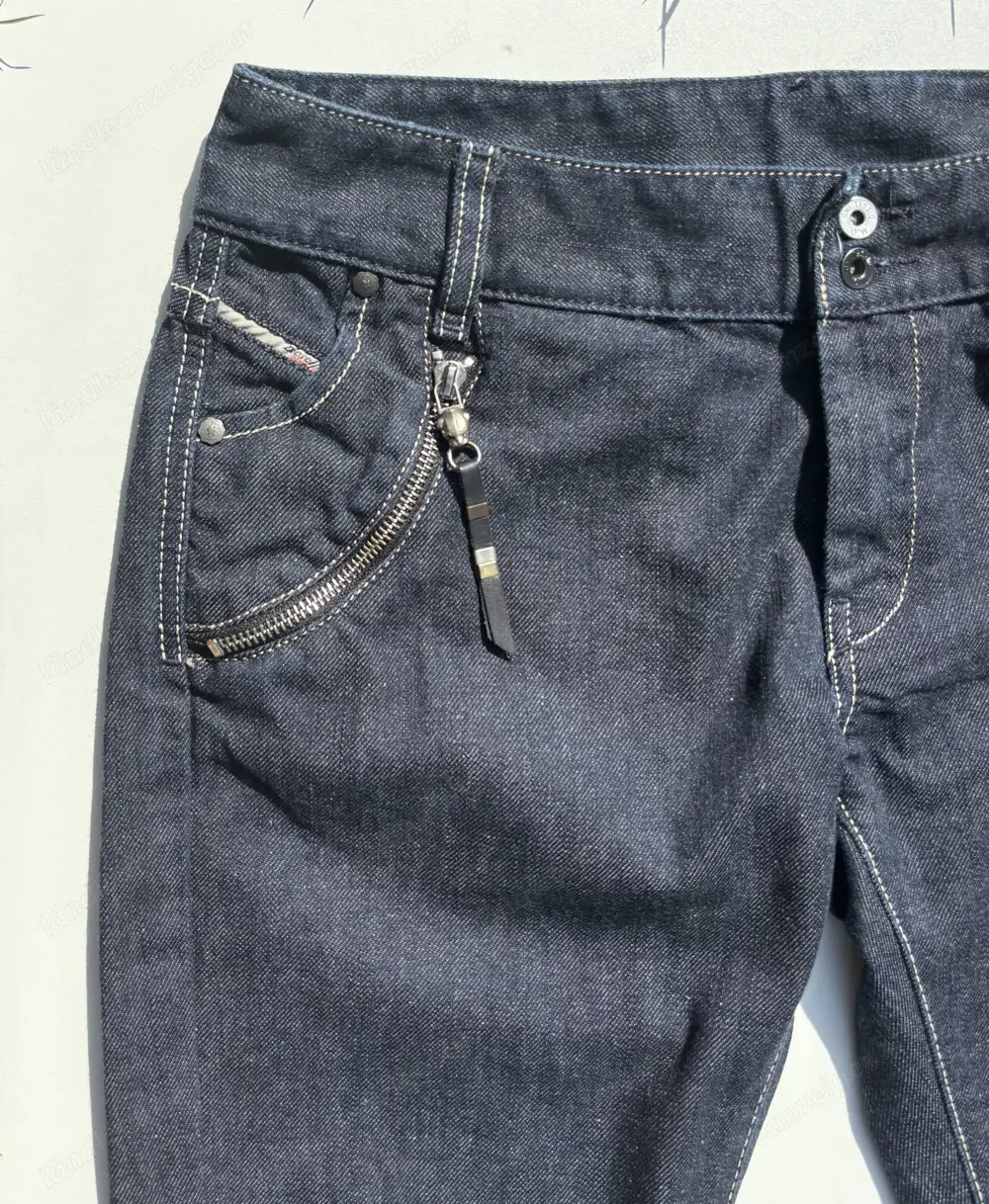 Dk.-bl. kurze Damen Jeans von Diesel Dk.-bl. kurze Damen Jeans von Diesel