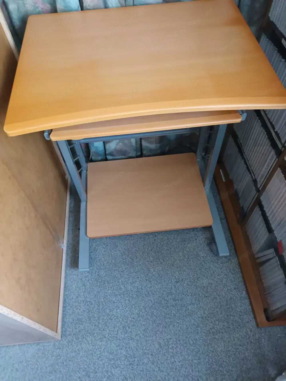 PC-Tisch in sehr guten Zustand PC-Tisch in sehr guten Zustand