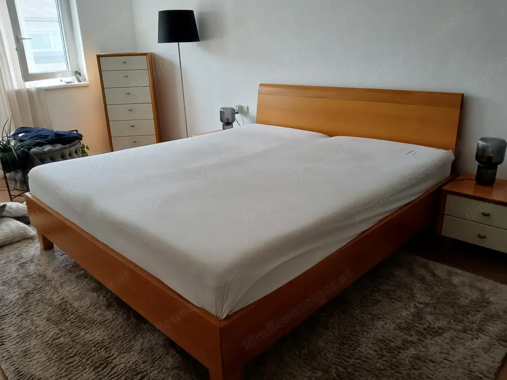 Verkaufe Schlafzimmer samt 2 Nachttische und 1 Anrichte Verkaufe Schlafzimmer samt 2 Nachttische und 1 Anrichte