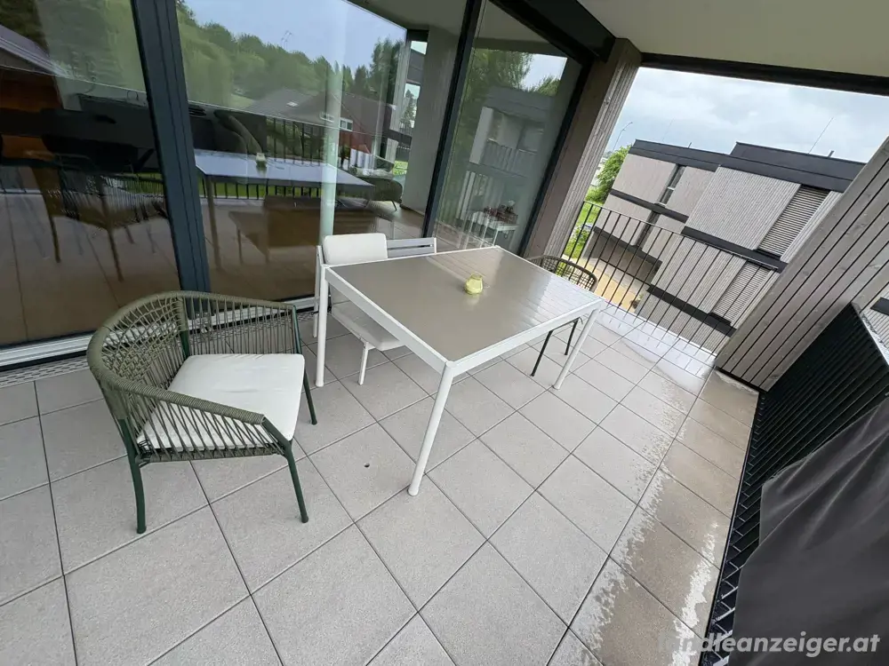 Terassenmöbel Tisch + 2 Stühle + Bank Terassenmöbel Tisch + 2 Stühle + Bank