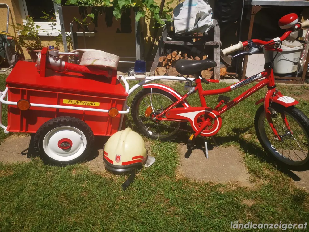 Feuerwehr Fahrrad mit Anhänger Feuerwehr Fahrrad mit Anhänger