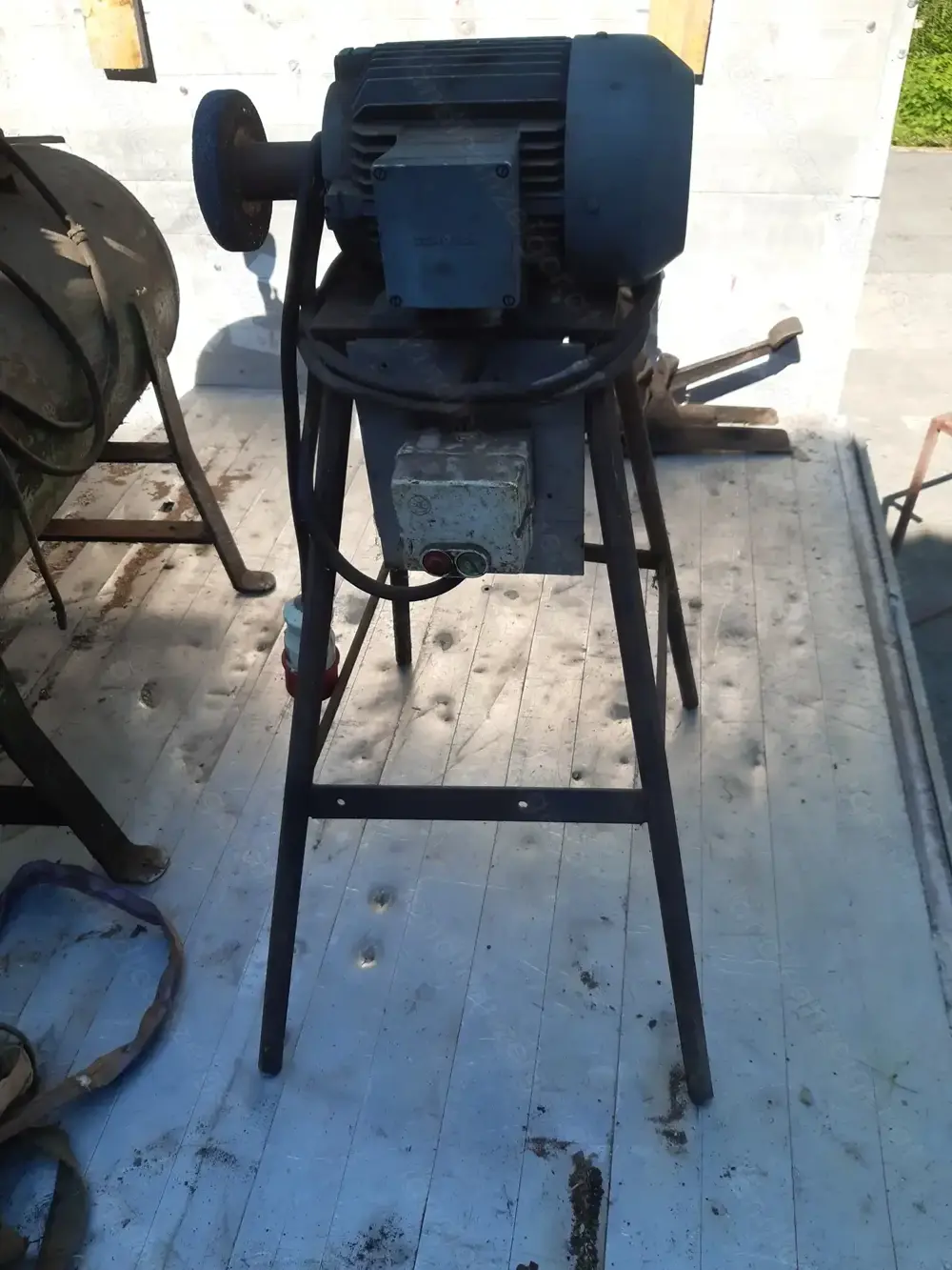 Schleifbock, Kompressor, Fettpresse, Amboss, Kaltwasserwaschgerät