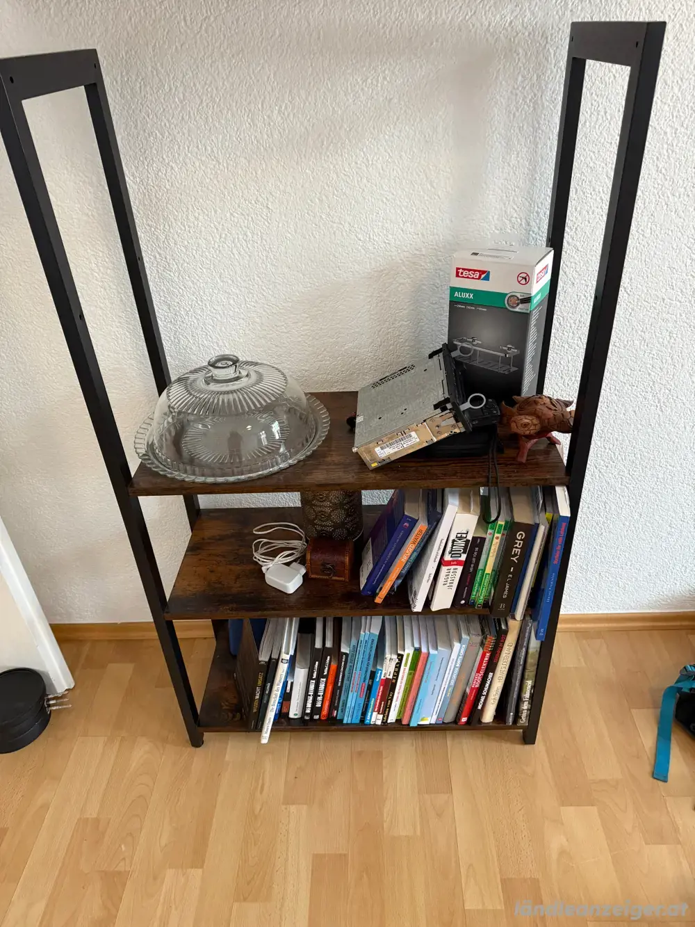 Bücherregal inkl. Bücher zu verschenken Bücherregal inkl. Bücher zu verschenken