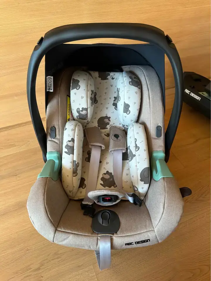 ABC Babyschale mit drehbarer Isofixstation