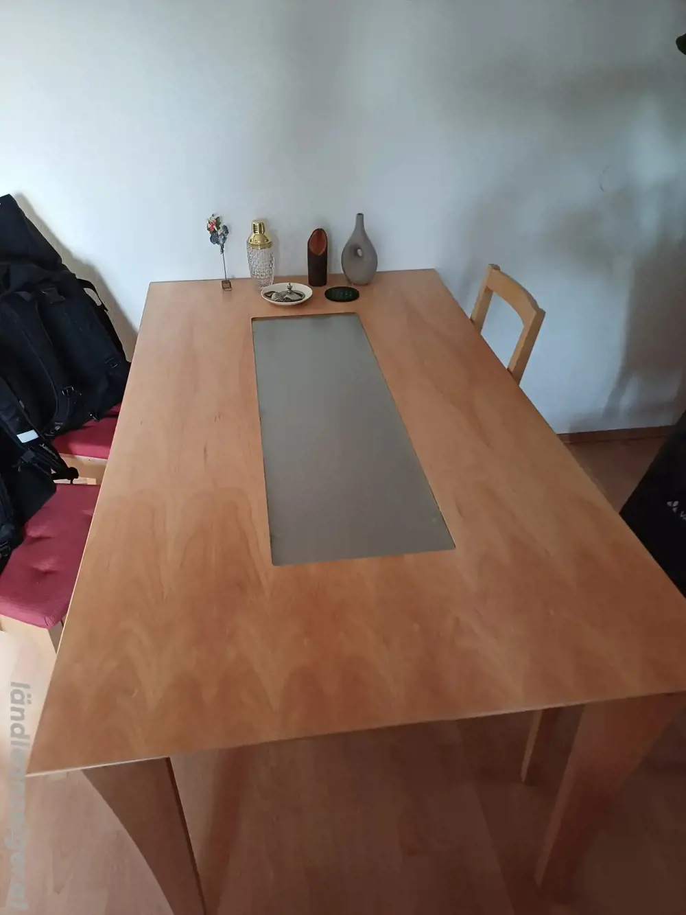 Neuwertiger Esstisch mit Glaseinsatz Neuwertiger Esstisch mit Glaseinsatz