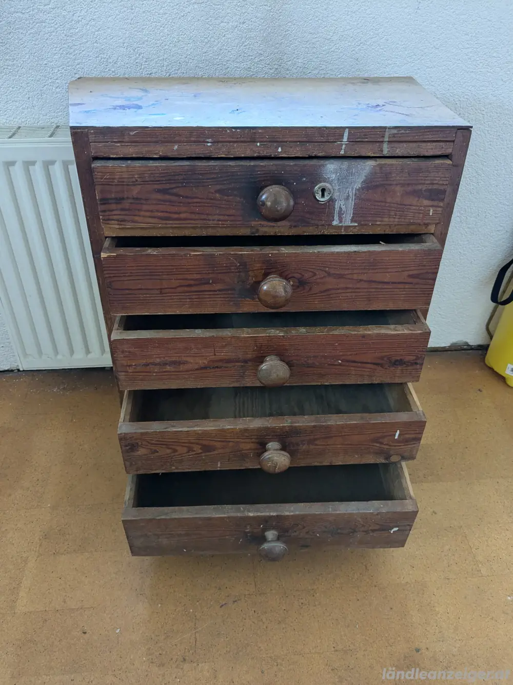 Urige Holzkommode mit 5 Schubladen Urige Holzkommode mit 5 Schubladen