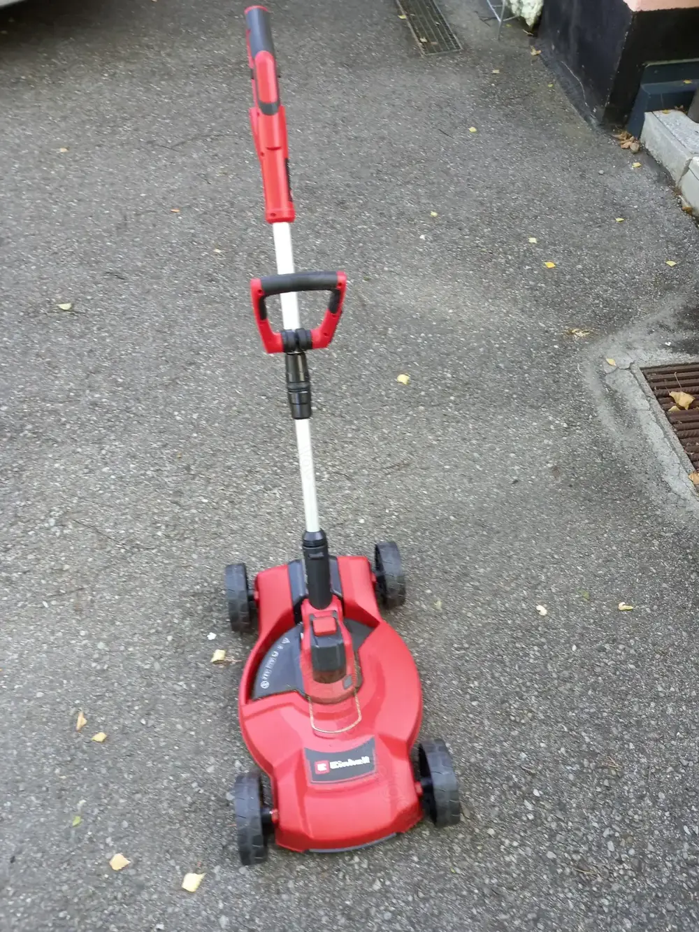 Einhell Trimmer mit Schlitten ohne AKKU und ohne Ladegerät. Einhell Trimmer mit Schlitten ohne AKKU und ohne Ladegerät.