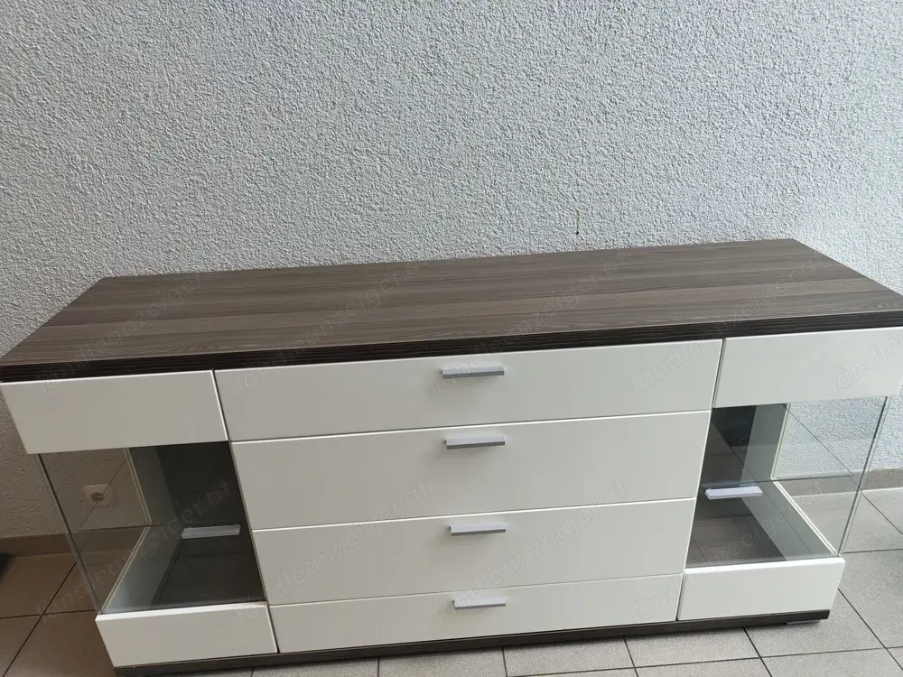 Kommode Sideboard mit Hochglanzfronten Kommode Sideboard mit Hochglanzfronten