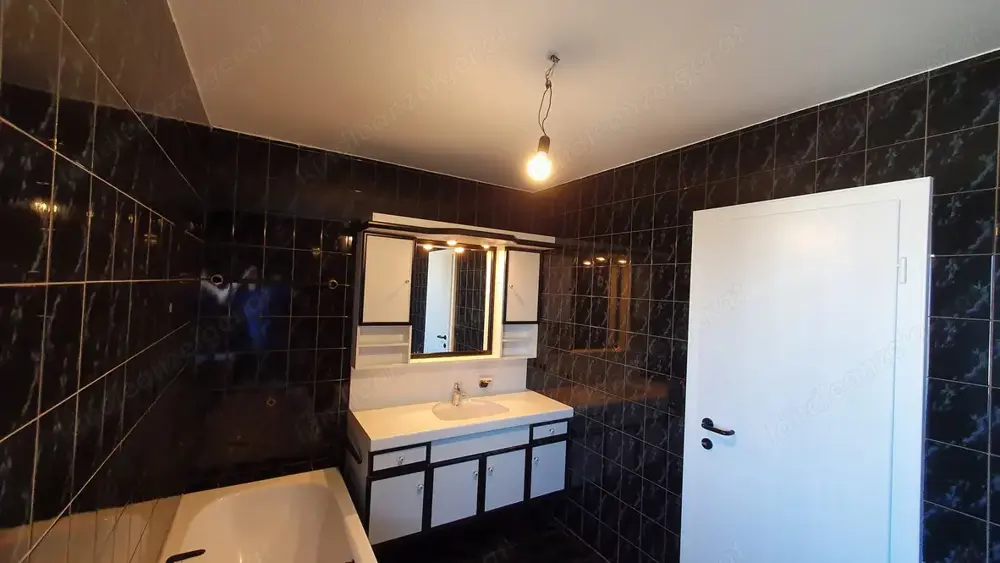 Penthousewohnung mit Balkon, Terrasse & Keller im schönen Gebäude Vermietung   Verkauf