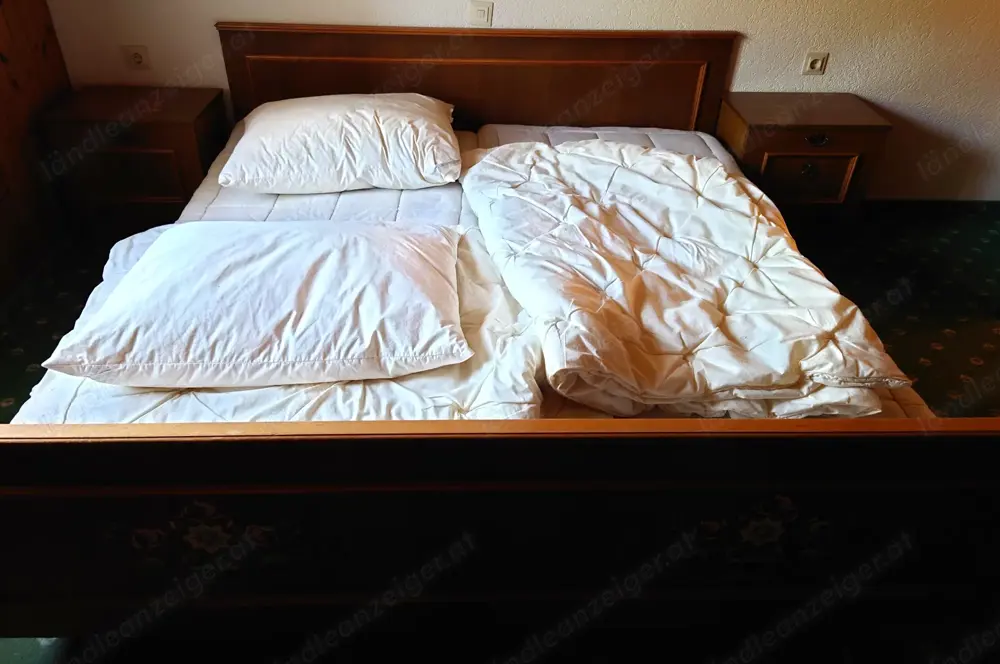 altes Holz-Doppelbett altes Holz-Doppelbett