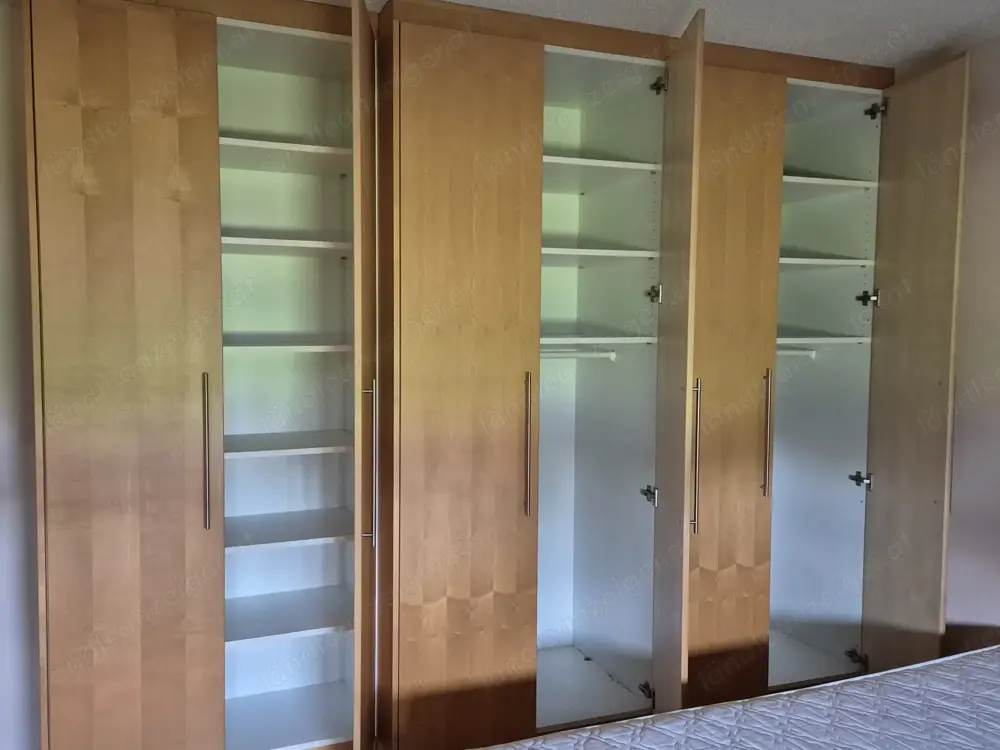 Schlafzimmer massiv (Tischleranfertigung) - 3teiliger Kasten und Bett mit Nachtkästchen Schlafzimmer massiv (Tischleranfertigung) - 3teiliger Kasten und Bett mit Nachtkästchen