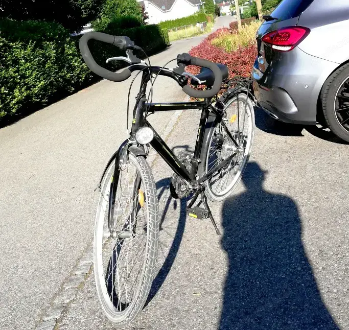 HERREN FAHRRAD in sehr gutem Zustand 28 Zoll...wenig benutzt...funktionstüchtig! HERREN FAHRRAD in sehr gutem Zustand 28 Zoll...wenig benutzt...funktionstüchtig!