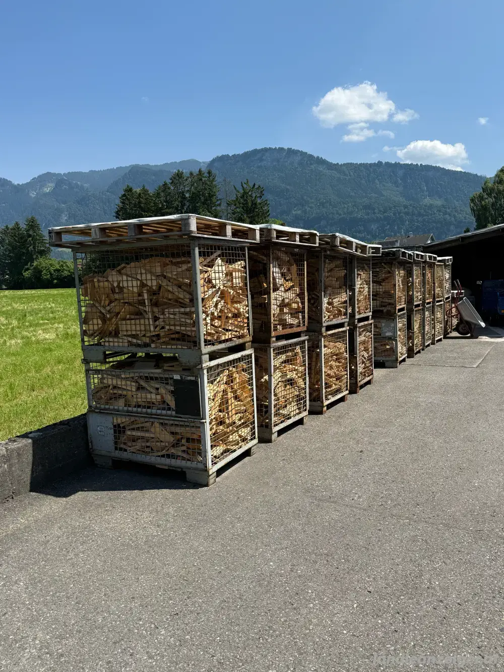 Brennholz "weich" Ofenfertig Brennholz "weich" Ofenfertig