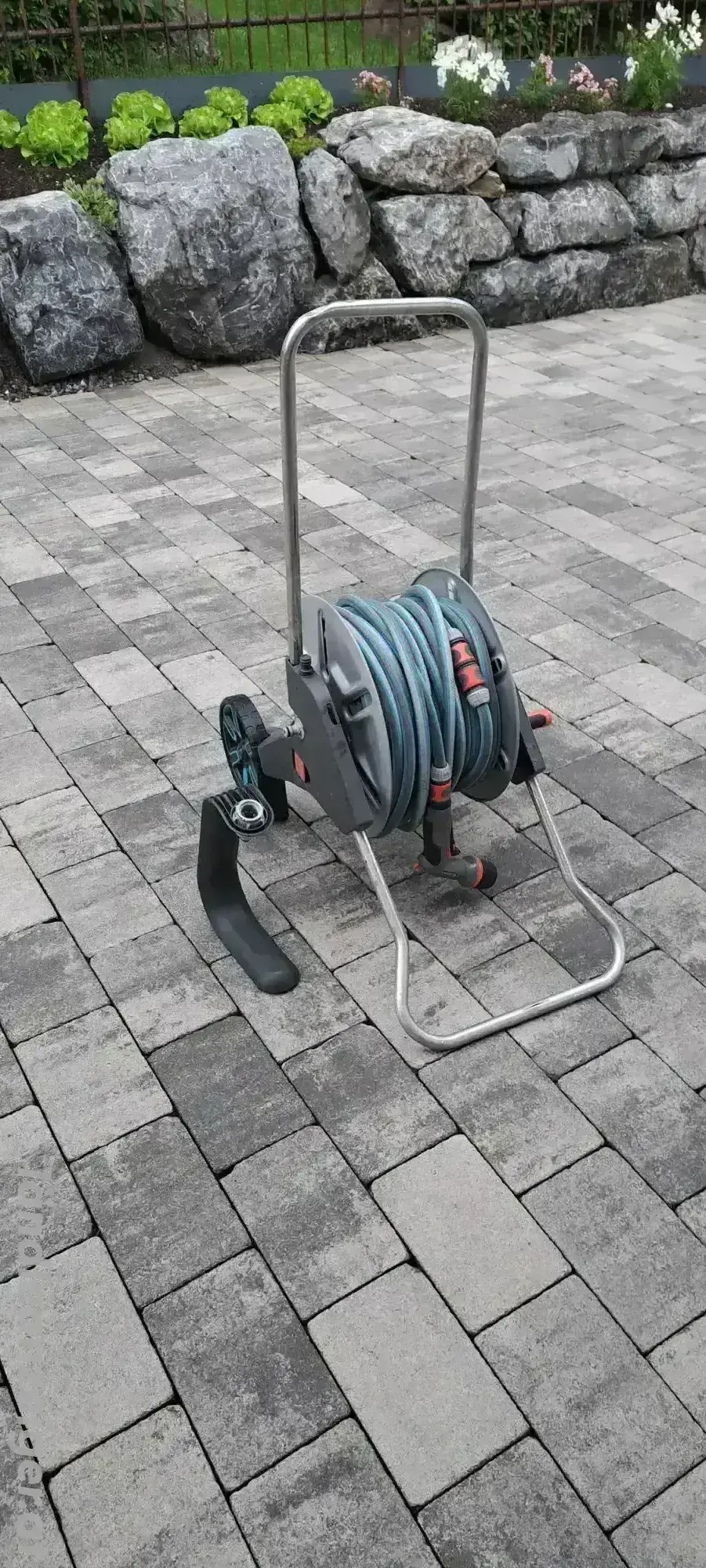 Gardena Schlauchwagen 35Meter Schlauch und eine Wandhalterung Gardena Schlauchwagen 35Meter Schlauch und eine Wandhalterung