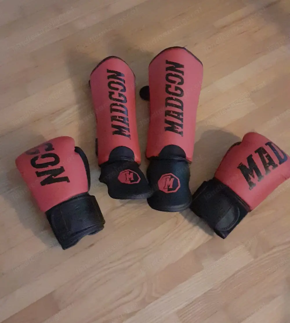 Boxhandschuhe + Schienbeinschoner + Boxbandagen