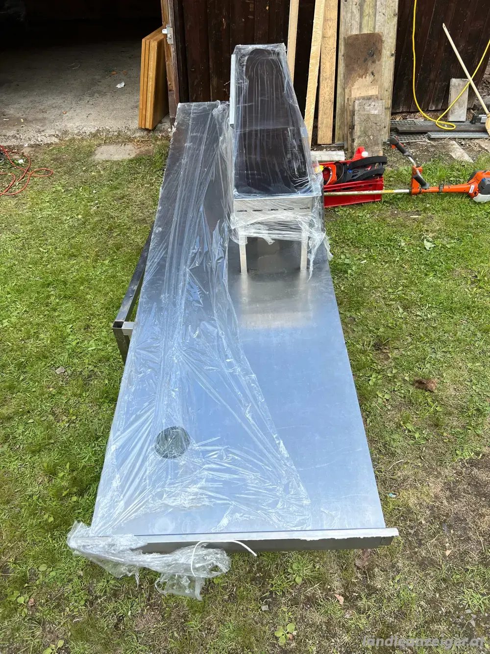 Edelstahl-Arbeitsplatte mit Warmhalteeinheit 305 x 80 cm Edelstahl-Arbeitsplatte mit Warmhalteeinheit 305 x 80 cm