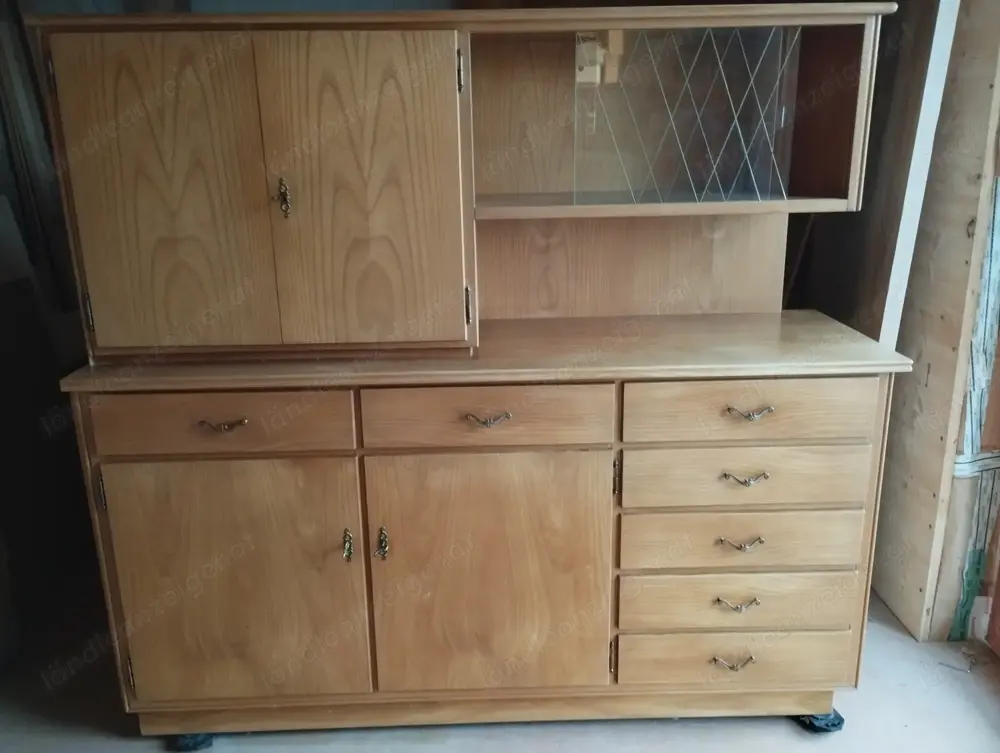 Halbhoher Kommodenschrank Halbhoher Kommodenschrank