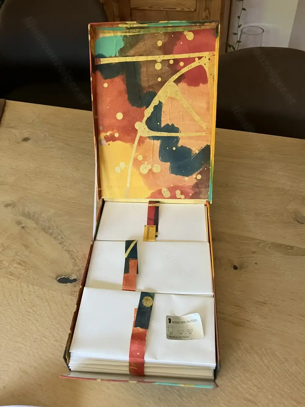 Briefschreibbox aus Papier handgeschöpft mit Kuverts, Karten und Umschlägen Briefschreibbox aus Papier handgeschöpft mit Kuverts, Karten und Umschlägen