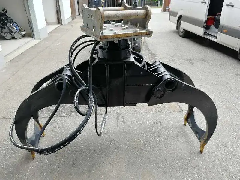 Holzgreifer mit Rotator Holzgreifer mit Rotator