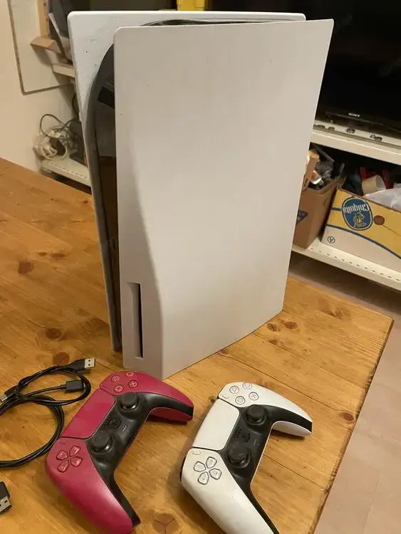 Playstation 5 mit Disclaufwerk und 2 Controllern Playstation 5 mit Disclaufwerk und 2 Controllern