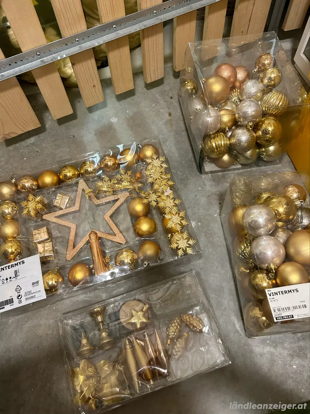 Ikea Christbaumkugeln zu verschenken Ikea Christbaumkugeln zu verschenken