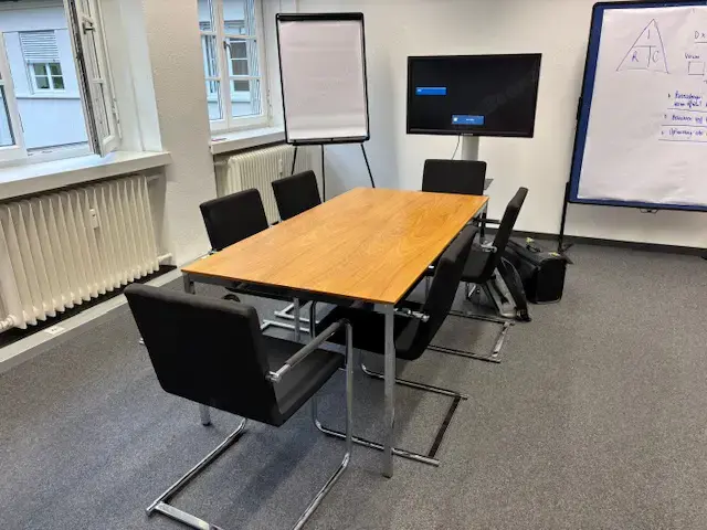 Besprechungstisch inkl. Sessel Besprechungstisch inkl. Sessel