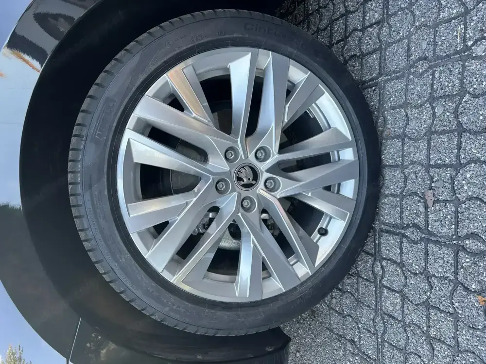 Alufelgen inkl. Bridgestone-Reifen für Skoda Octavia IV Alufelgen inkl. Bridgestone-Reifen für Skoda Octavia IV