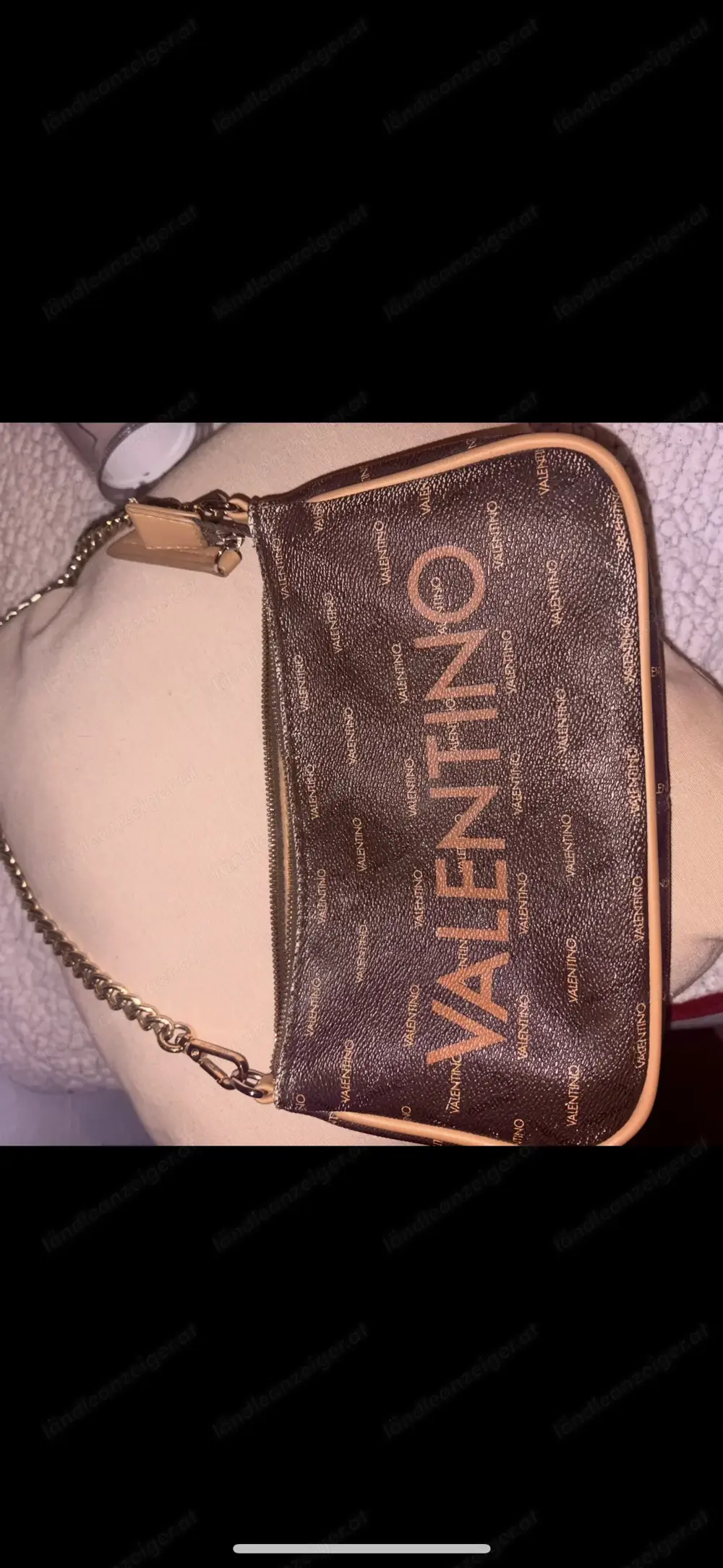 Designer-Handtasche von VALENTINO   Edler Eyecatcher mit Monogramm-Print 