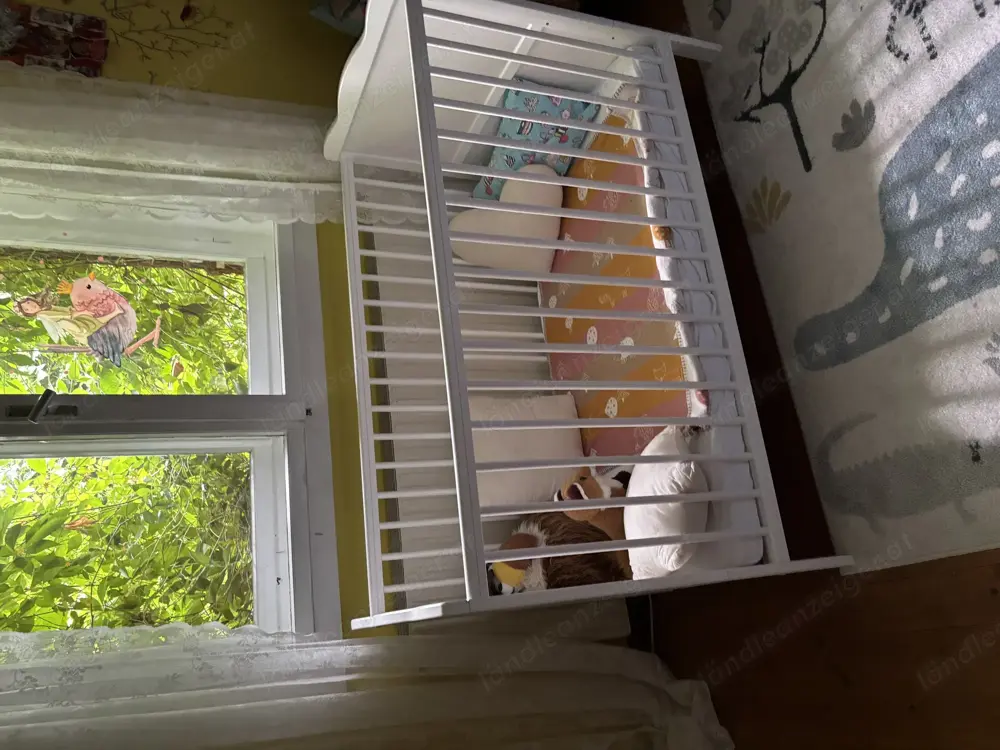 Gitterbett mit Matratze zu verschenken 