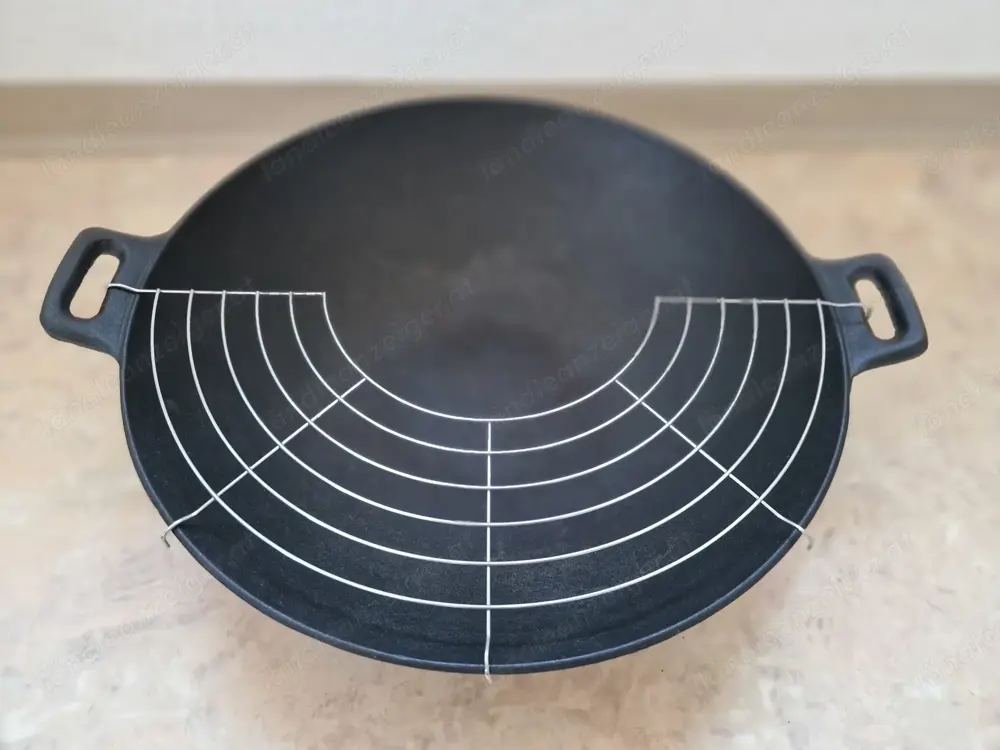 Gusseisen Wok 36,5 cm   Top Patina, inkl. Deckel & Gitter   wie neu!