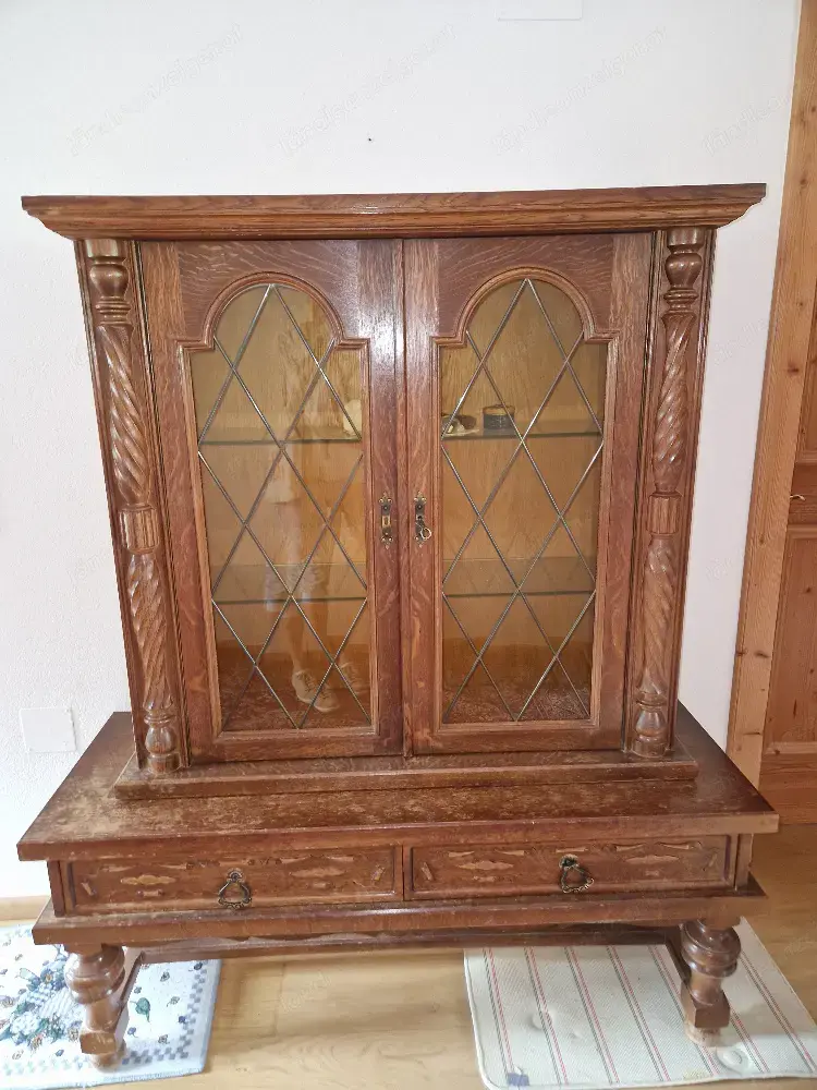 schöne dunkelbraune Eichenholz  Kredenz - Vitrine zu verkaufen