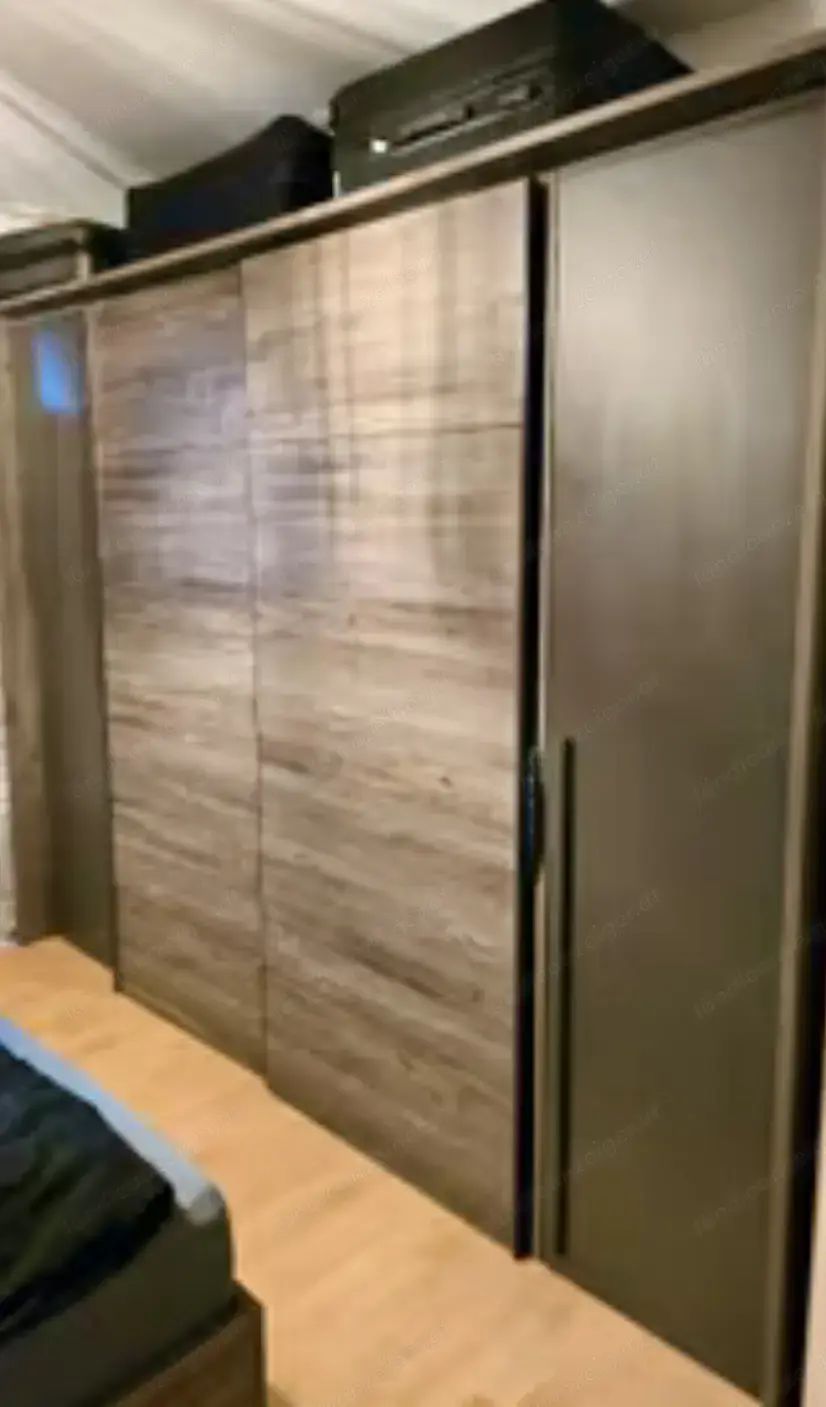 Neuwertiger Kleiderschrank Neuwertiger Kleiderschrank