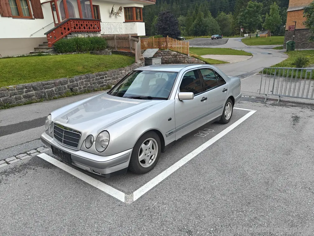 Mercedes Benz E220D W210