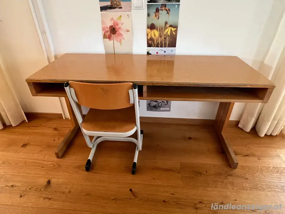 verschenke Kinderschreibtisch plus Stuhl verschenke Kinderschreibtisch plus Stuhl