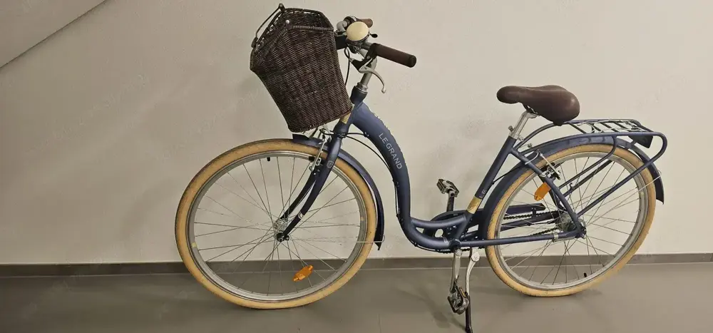 Damenfahrrad blau mit Korb