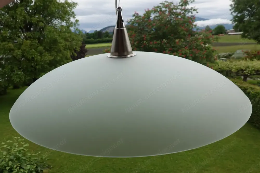 Solide, schöne Esszimmerlampe (Hängelampe)