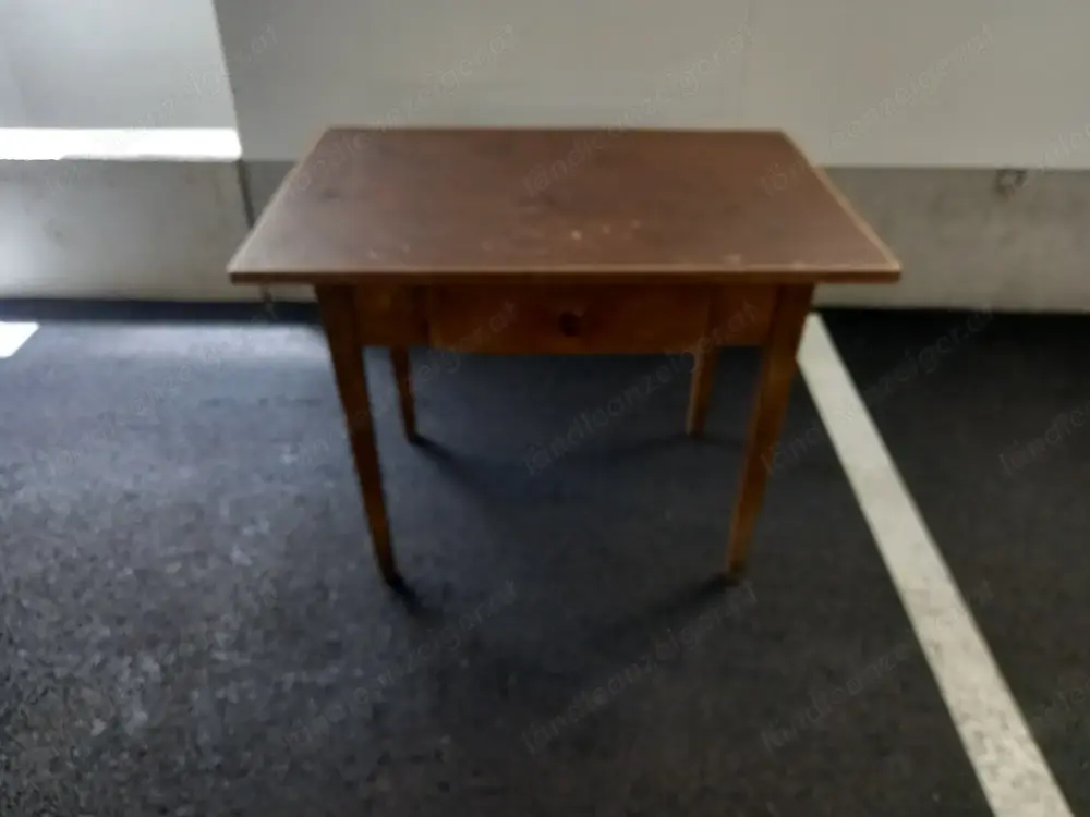 Tisch für Liebhaber alter Möbel zu verkaufen