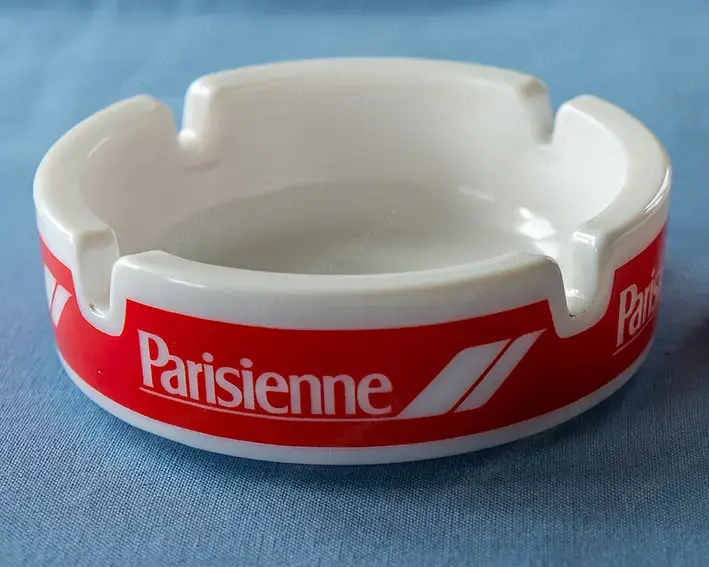 Diverse vintage Aschenbecher, Parisienne, Manhattan,  Kristallglas, Sammlerstücke, usw.   