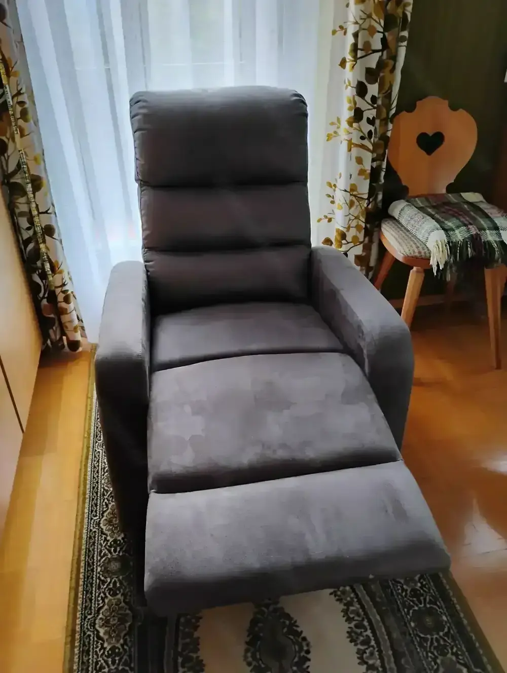 neuwertiger Fernsehsessel dunkelgrün 